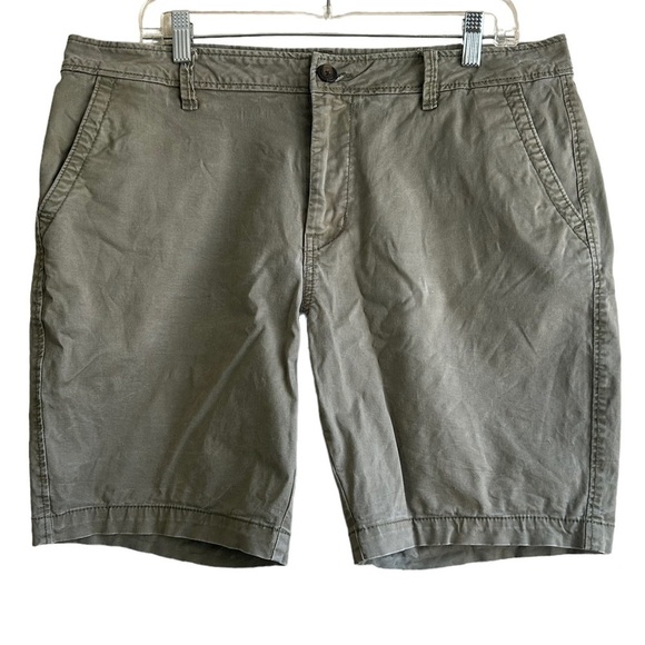 Aeropostale Flat Front Olive Green Shorts • Used • Size: 34 - Picture 1 of 8